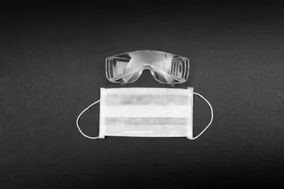 Guantes de nitrilo, mascarillas FFP2 y equipo de protección personal para emergencias